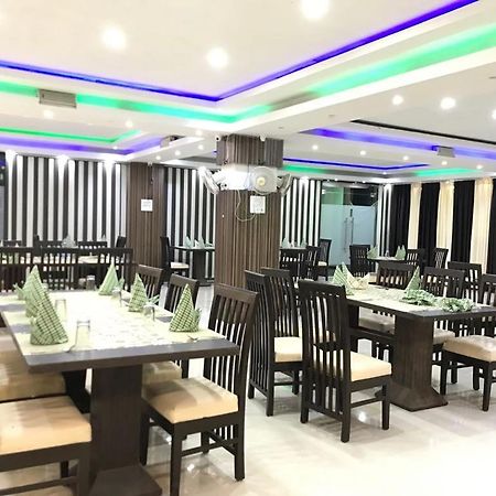 Hotel Sarweshwary Waranasi Zewnętrze zdjęcie
