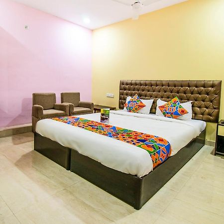 Hotel Sarweshwary Waranasi Zewnętrze zdjęcie