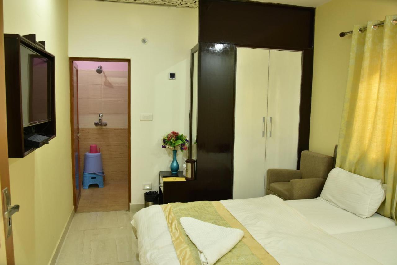 Hotel Sarweshwary Waranasi Zewnętrze zdjęcie