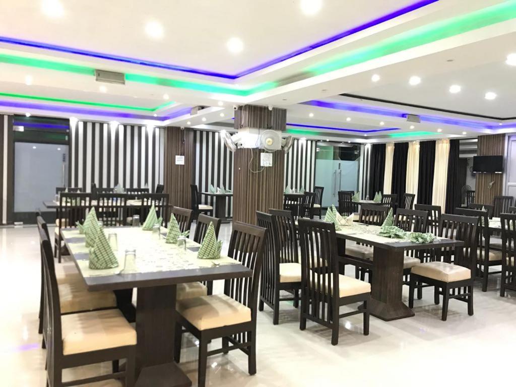 Hotel Sarweshwary Waranasi Zewnętrze zdjęcie