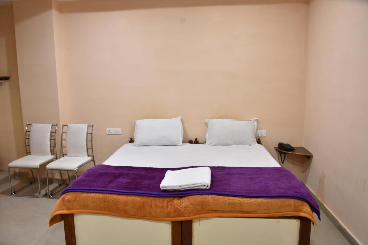 Hotel Sarweshwary Waranasi Zewnętrze zdjęcie