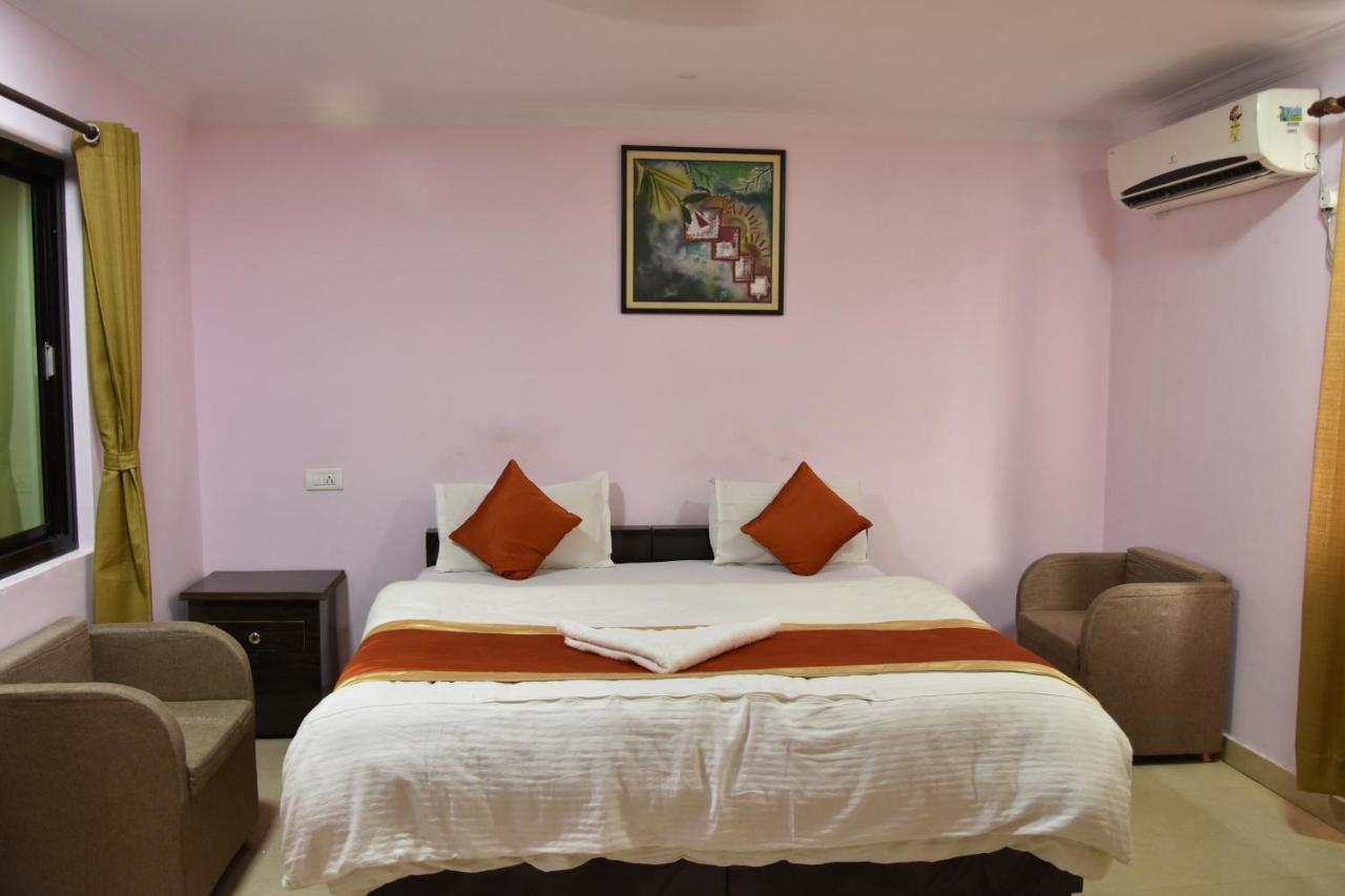 Hotel Sarweshwary Waranasi Zewnętrze zdjęcie