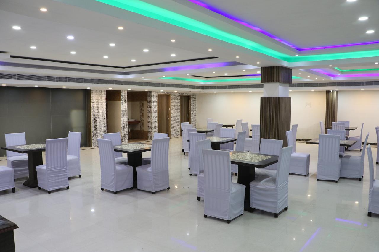 Hotel Sarweshwary Waranasi Zewnętrze zdjęcie