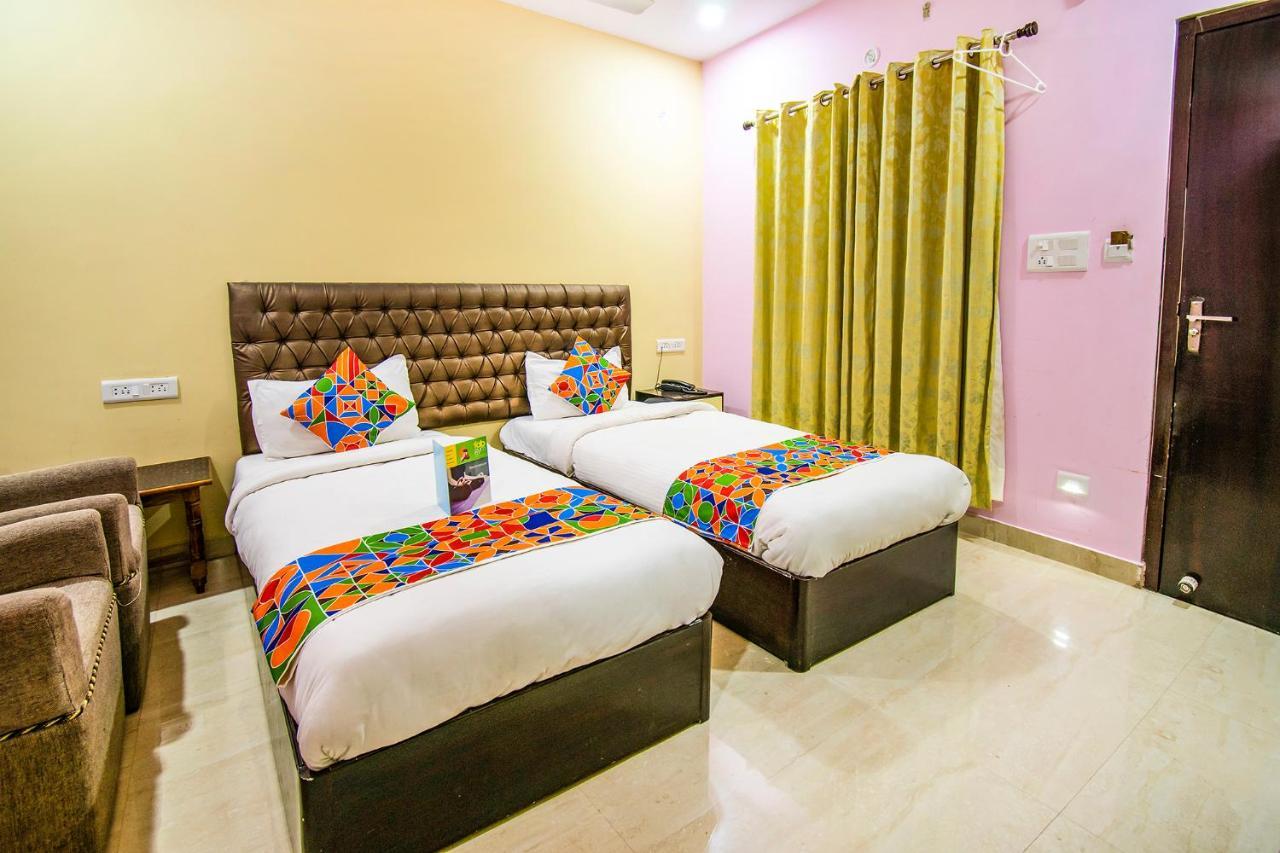 Hotel Sarweshwary Waranasi Zewnętrze zdjęcie
