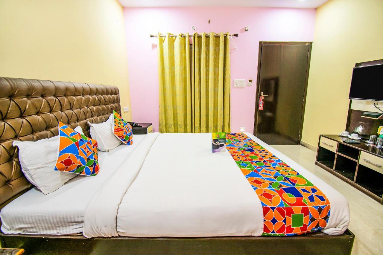 Hotel Sarweshwary Waranasi Zewnętrze zdjęcie