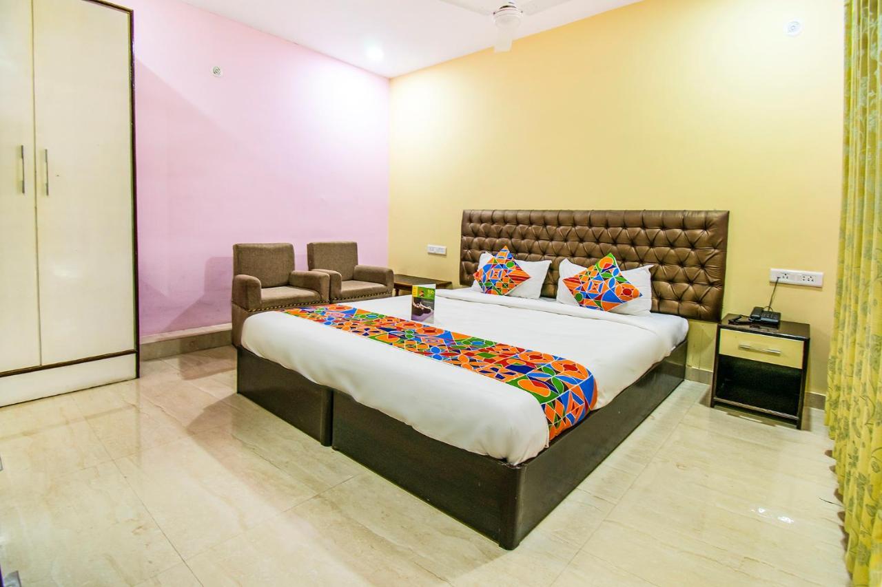 Hotel Sarweshwary Waranasi Zewnętrze zdjęcie