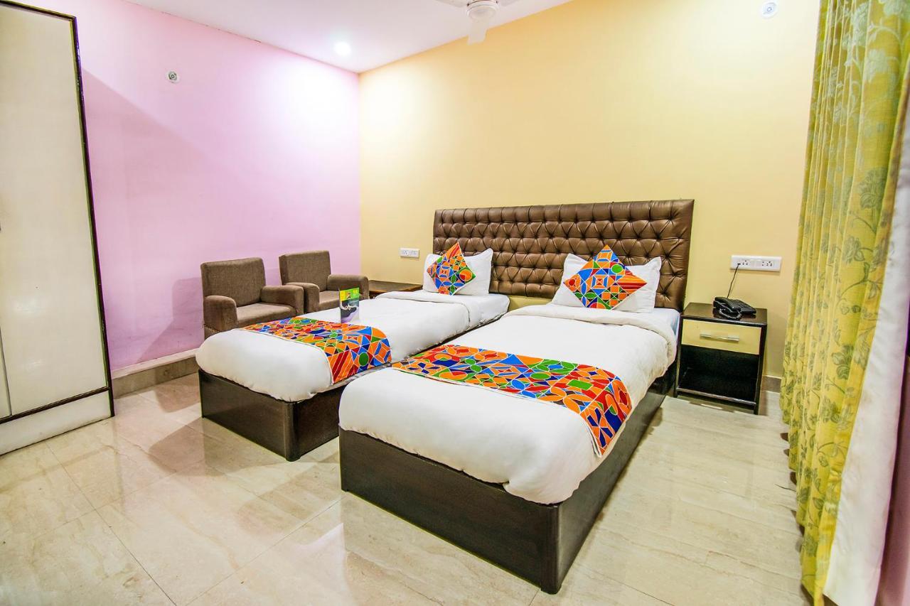 Hotel Sarweshwary Waranasi Zewnętrze zdjęcie