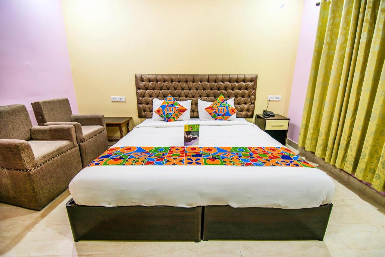 Hotel Sarweshwary Waranasi Zewnętrze zdjęcie