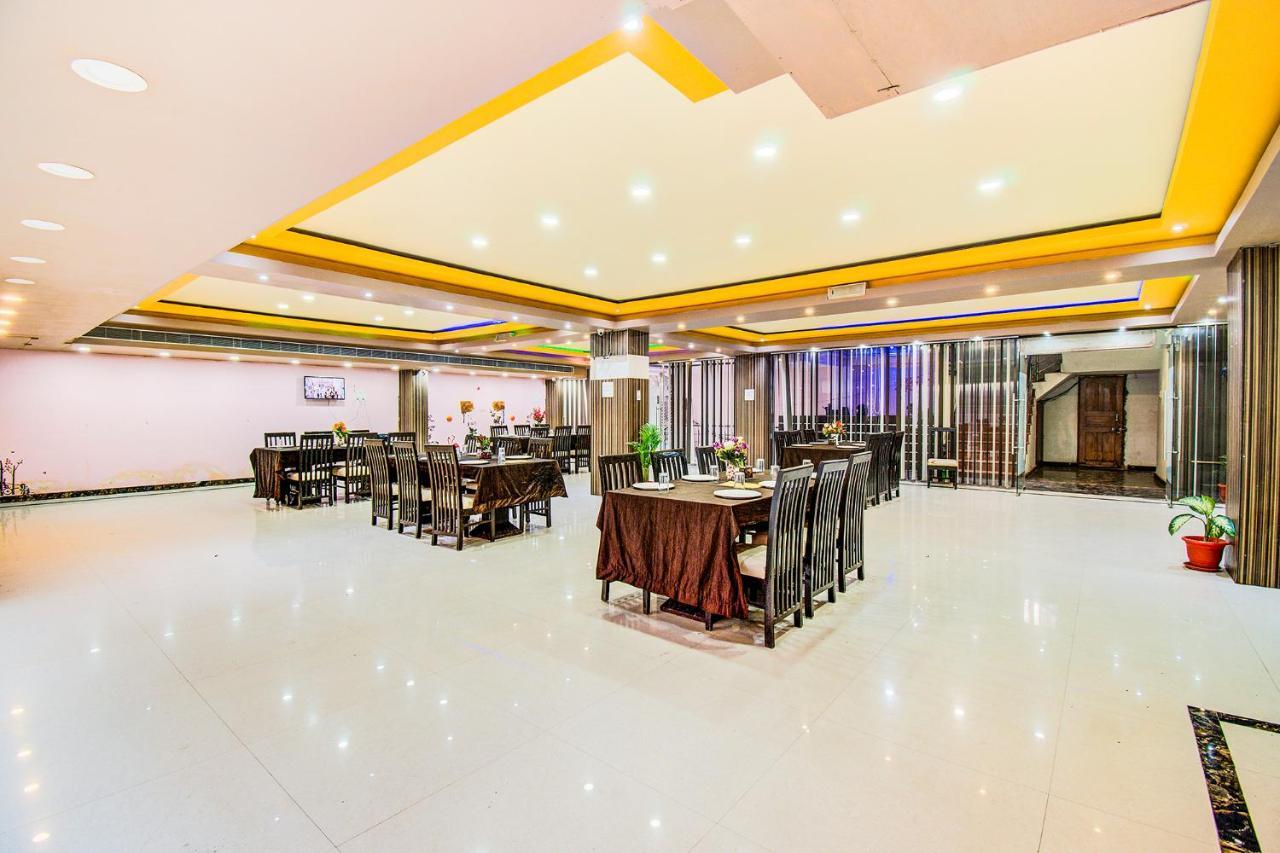 Hotel Sarweshwary Waranasi Zewnętrze zdjęcie