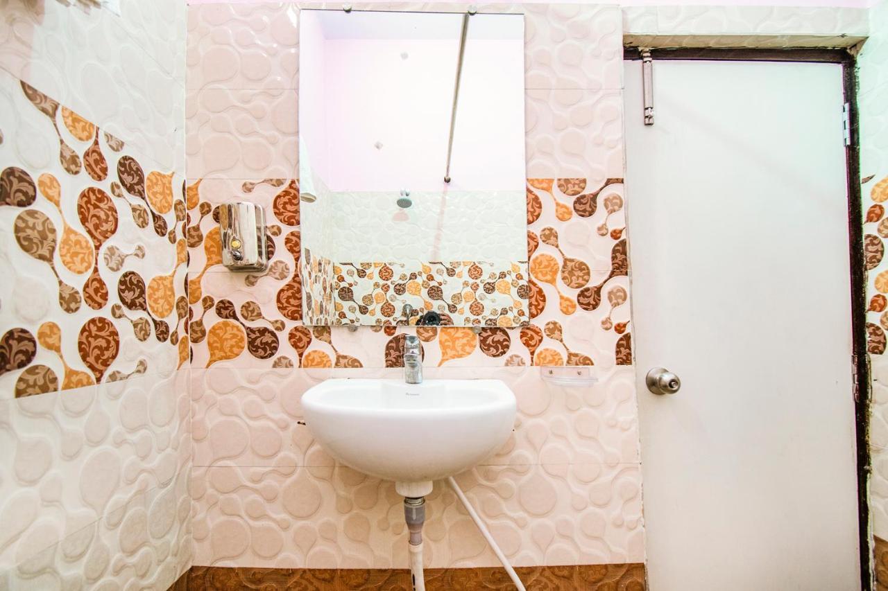 Hotel Sarweshwary Waranasi Zewnętrze zdjęcie