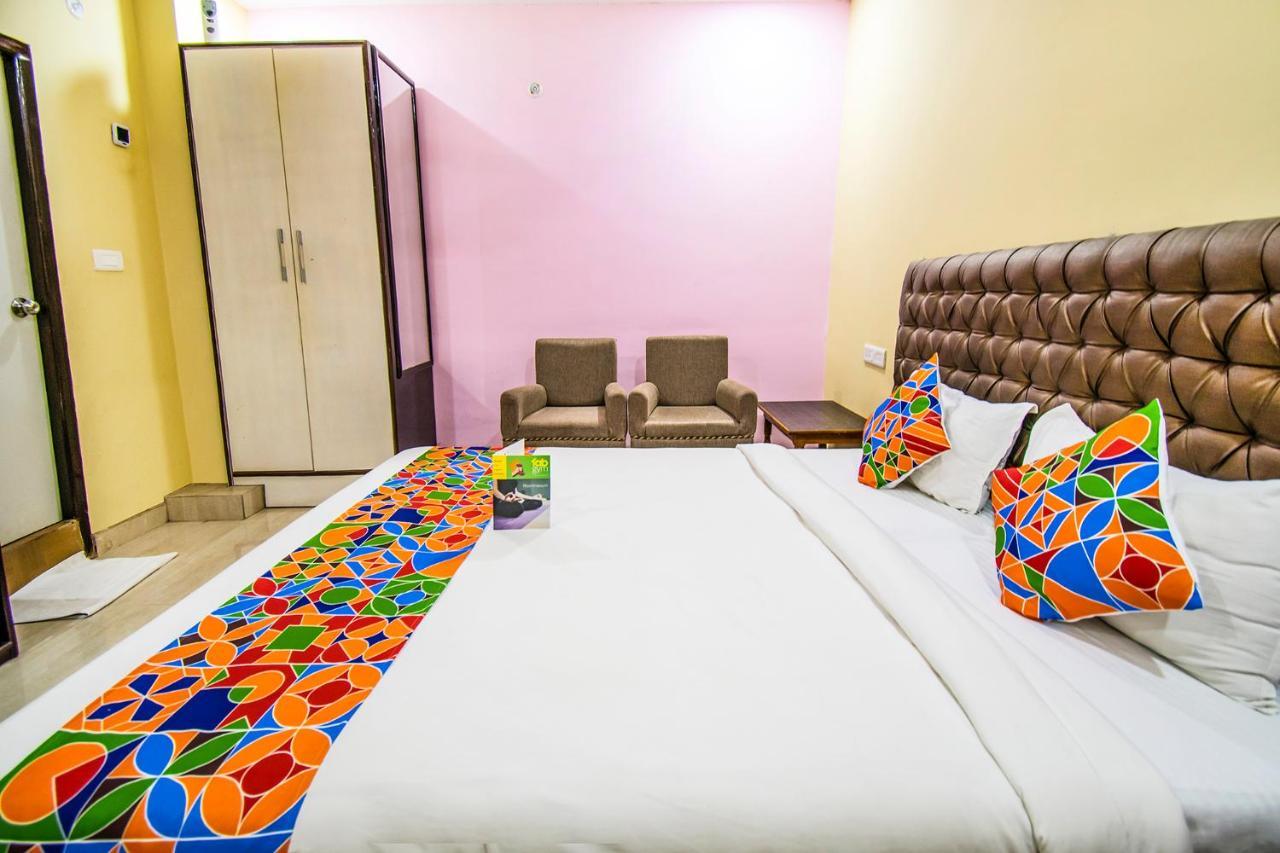 Hotel Sarweshwary Waranasi Zewnętrze zdjęcie