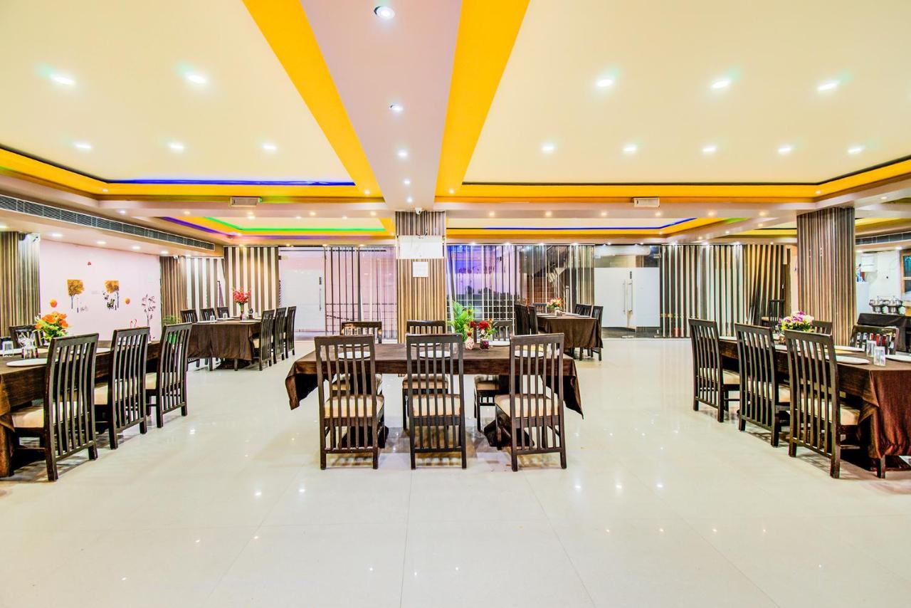 Hotel Sarweshwary Waranasi Zewnętrze zdjęcie